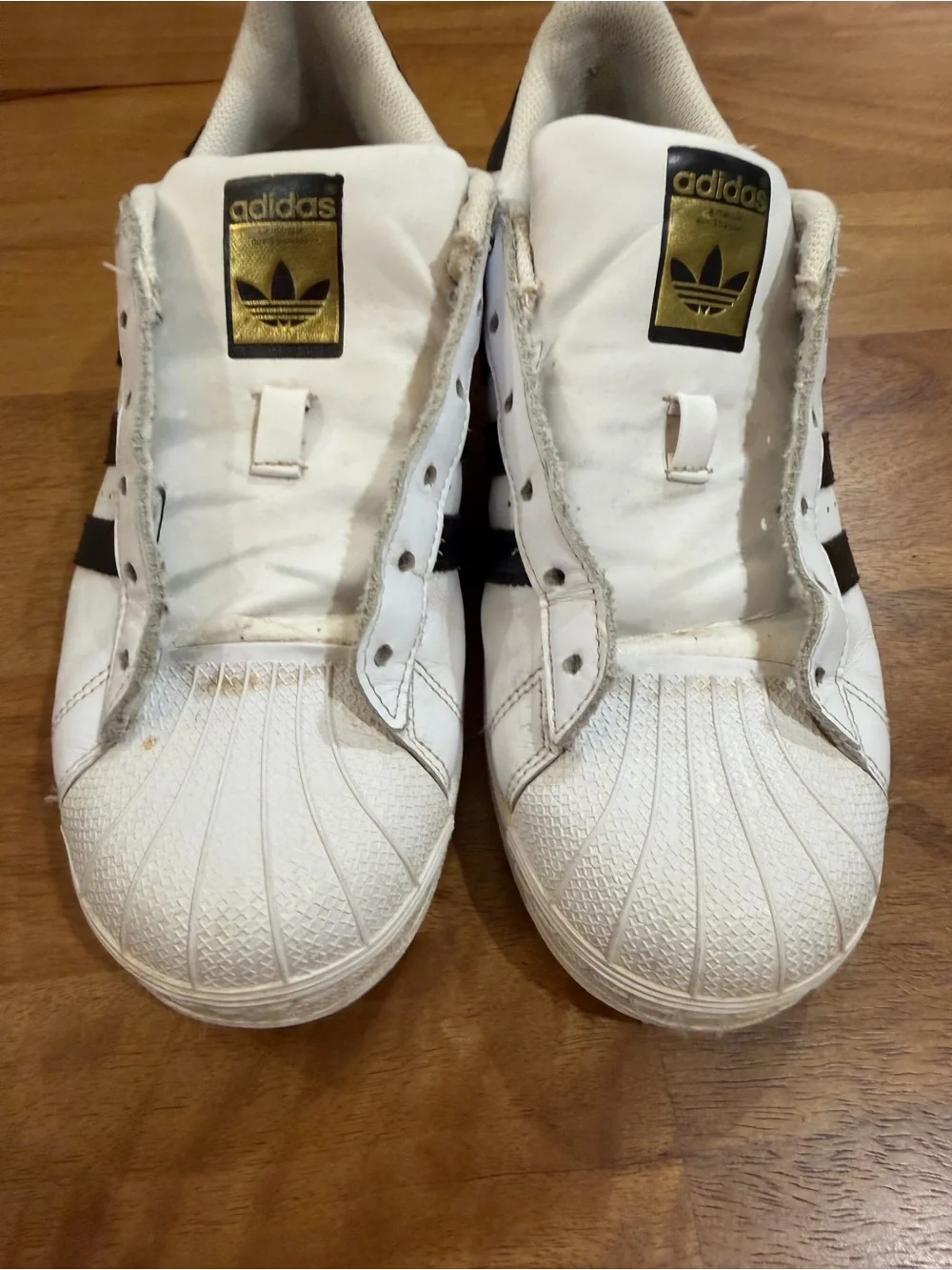 adidas ‘Superstar’ White Sneakers w/ Classic Black Stripes Men’s Size 6.5